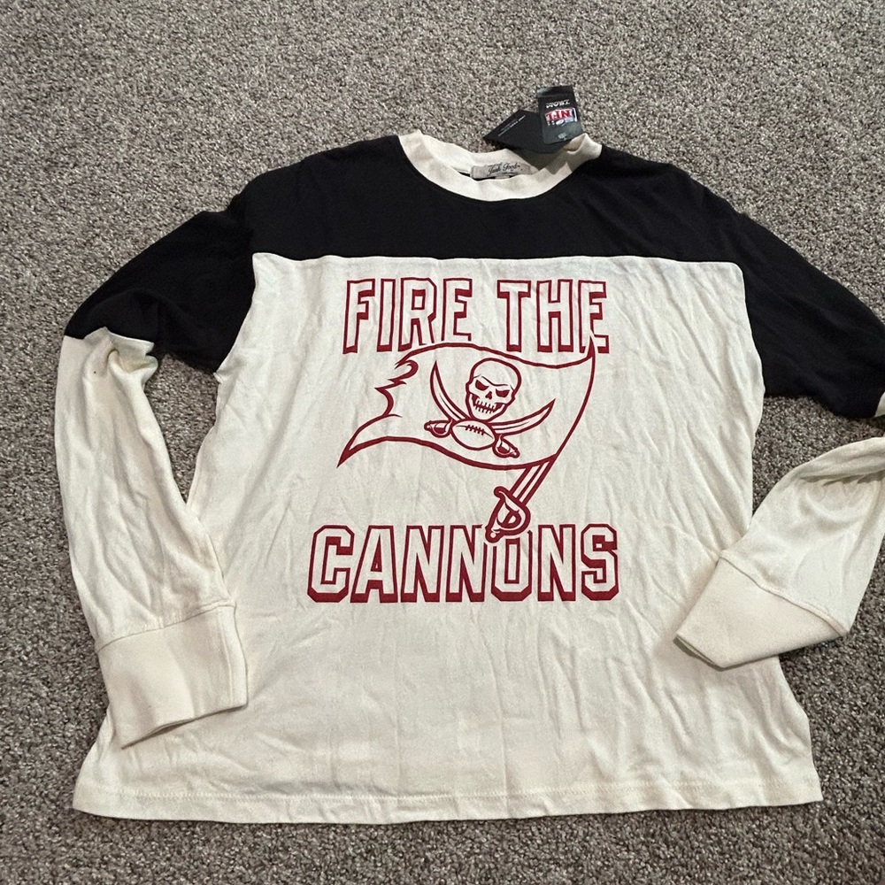 NWT Junk Food Clothing Tampa Bay Buccaneer’s Women’s Black and White Tee Size M